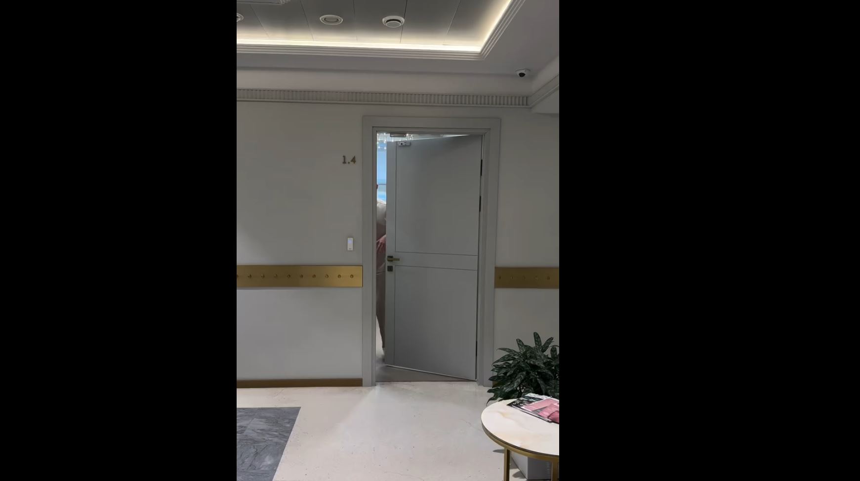 На самом деле, каждый раз расстраиваюсь, когда у моих пациентов отменяются операции.