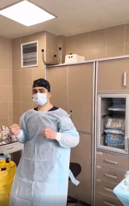 На животе или на бедрах такая небольшая жировая ловушка, как второй подбородок была бы незаметно. Но не на лице. 