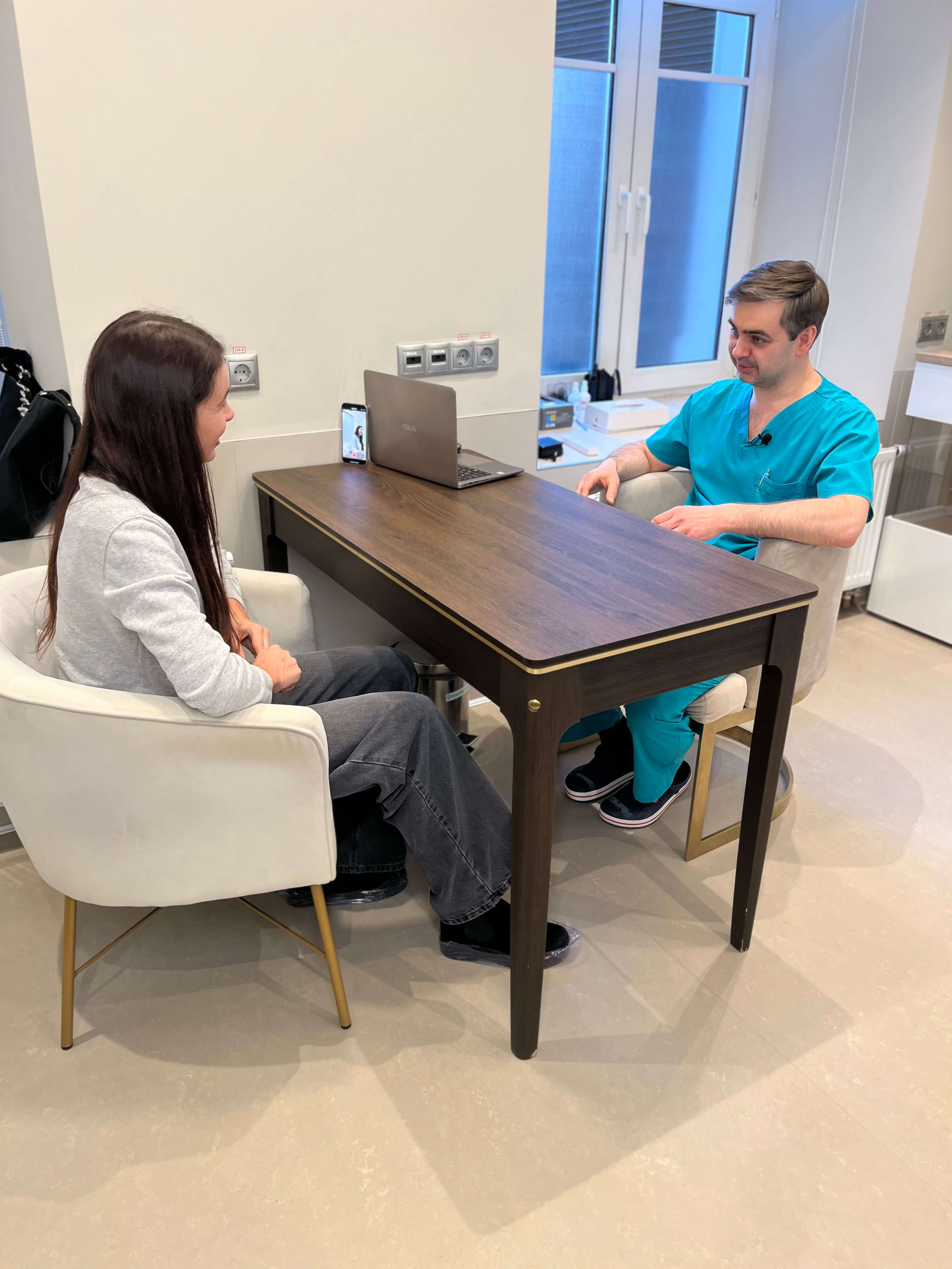 А правда ли что эндоскопическая подтяжка лица способна сделать человека моложе на 10-15 лет?