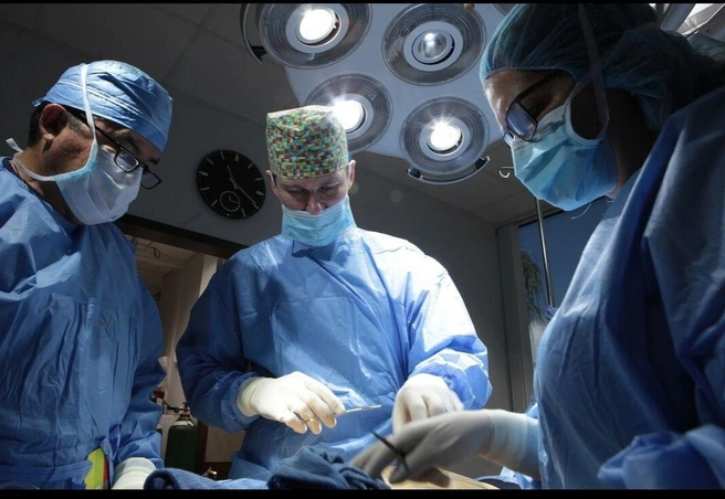 Мужчины пошли на пластические операции