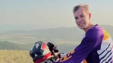 «Прошлое никогда не всплывает в нашей памяти случайно. Хорошие воспоминания — это наш личный запас счастья».