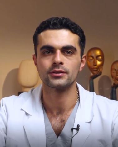 Родриго Алвес, известный всему миру как «Живой Кен из Бразилии», — одна из самых обсуждаемых персон в мире пластической хирургии. 