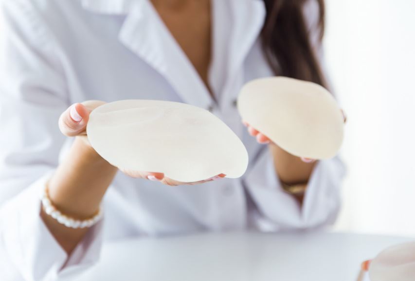 Удаление грудных имплантатов